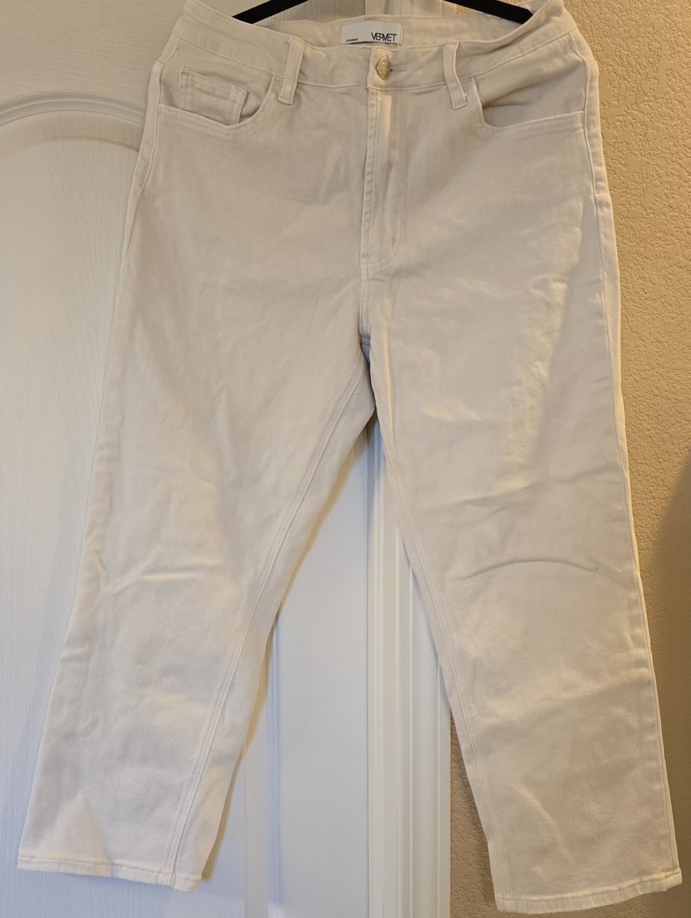 Vervet Women's Cream Relaxed Straight Jeans